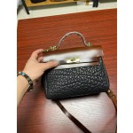 Kelly bag made of thickened vegetable tanned leather with shrinkage texture